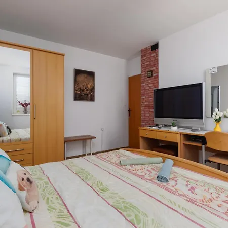 Zoky Apartament *